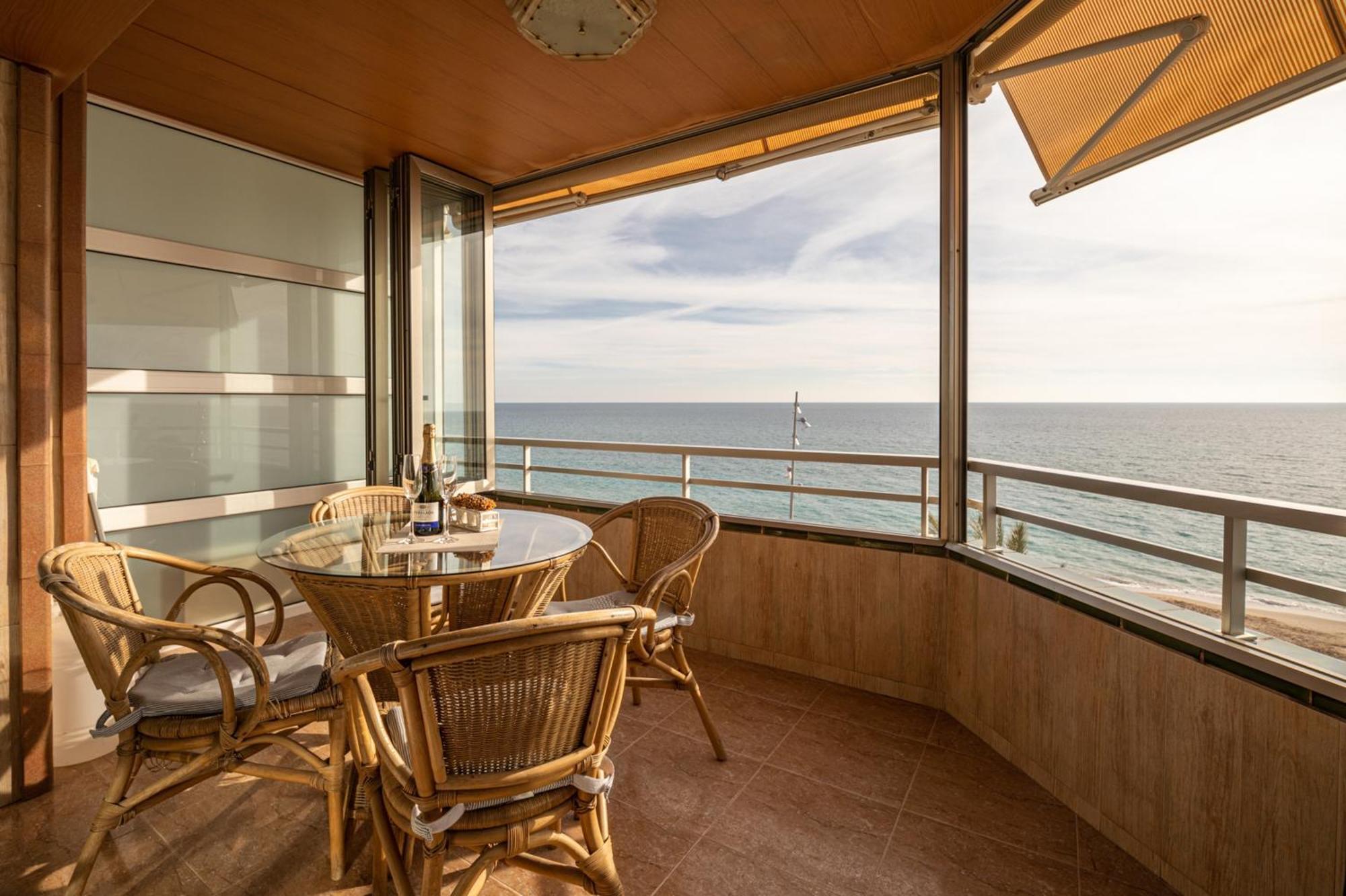 Spacious With Sea View Terrace In Apartment